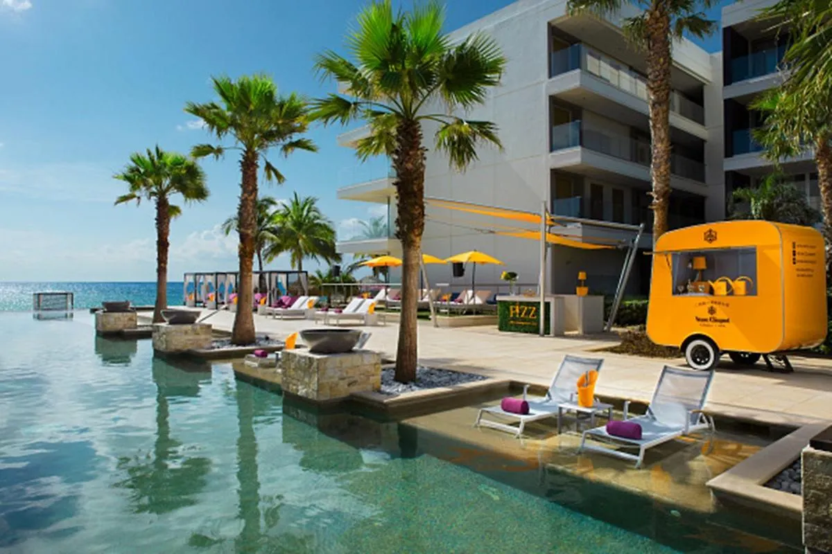 酒店 Breathless Riviera Cancun - Adults Only 莫雷洛斯港